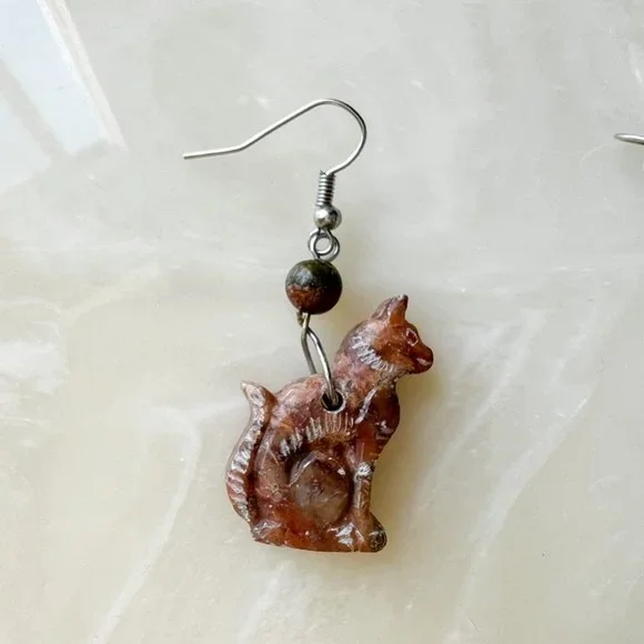 Vintage 90s Marble Stone Carved Cat Dangle Earrings - Picture 6 of 8